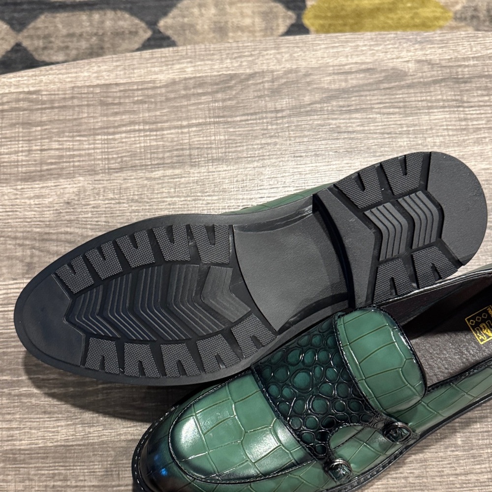 Men's Green Croc-Embossed Faux Leather Loafers - Picture 3 of 8
